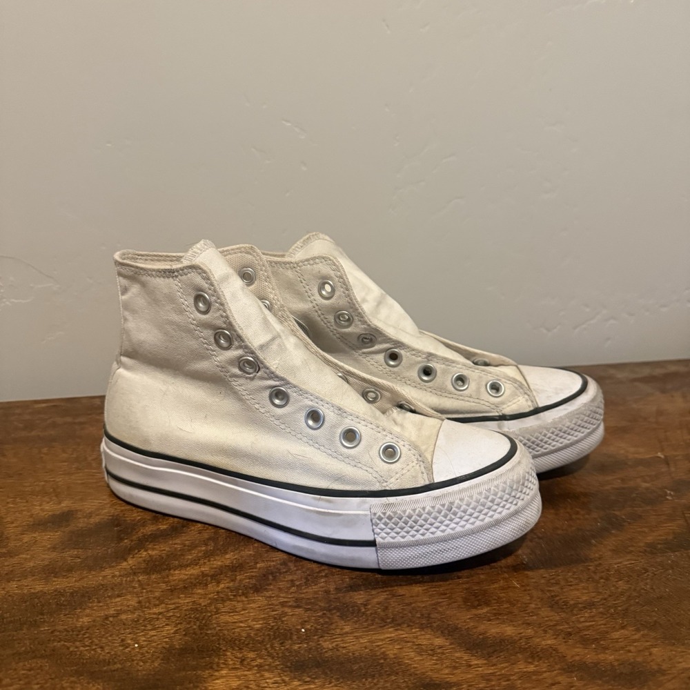 CONVERSE Chuck Taylor All Star Hi Lugged High Top White Shoes size 6 Womens